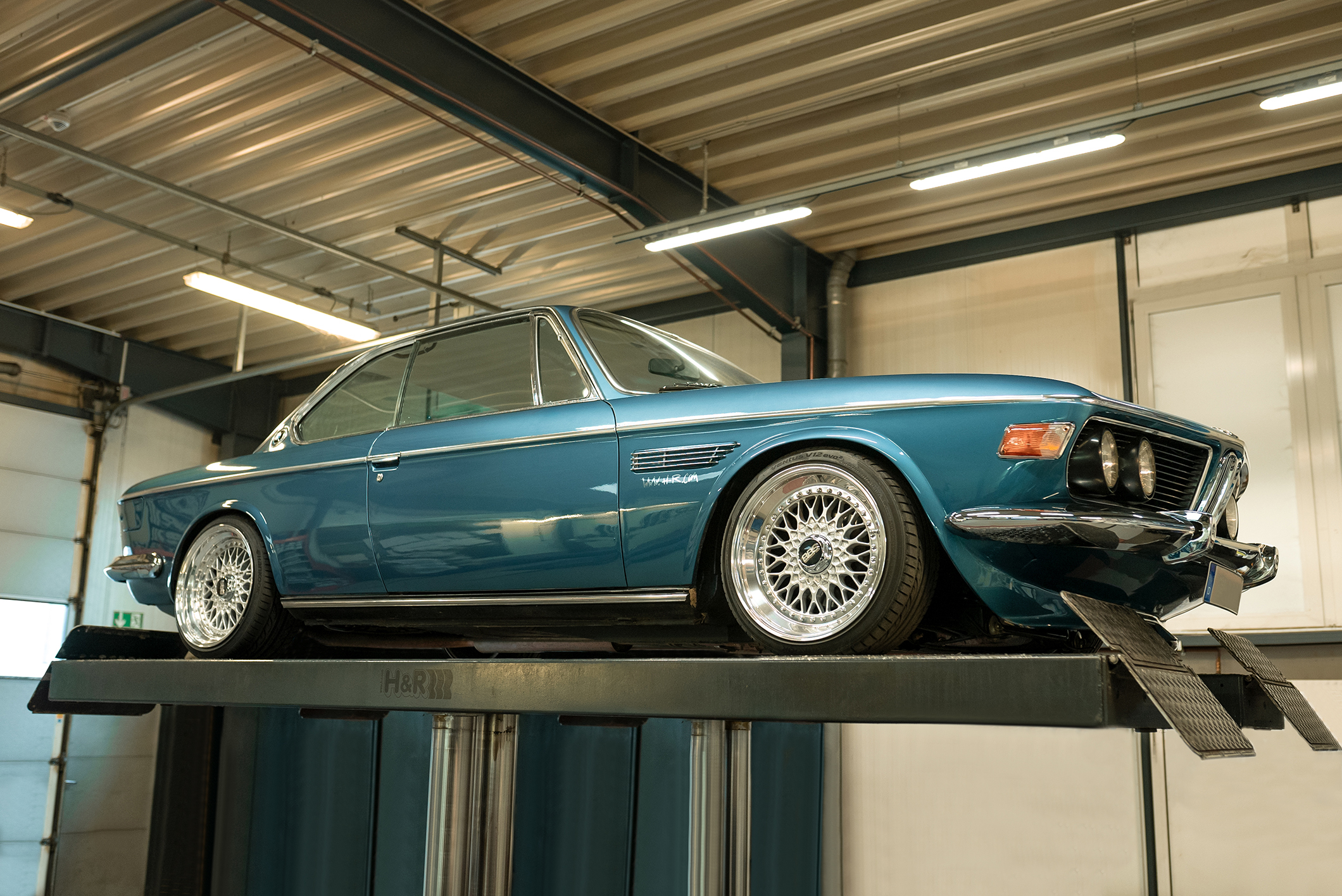 BMW E9 WITH H&R SPORT STABILIZERS - H & R