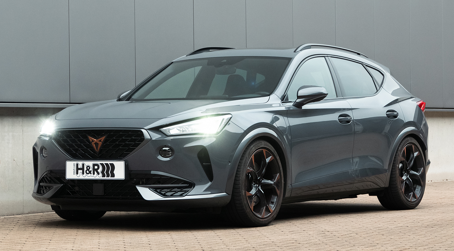 https://www.h-r.com/wp-content/uploads/2023/05/Cupra-Formentor-Hybrid-HR-Gewindefahrwerk-28638-10-Front.jpg